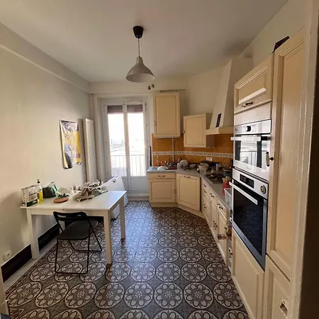 Habitación en casa particular Dans Un A 2 Minutes A Pied De La Gare Et Gem *